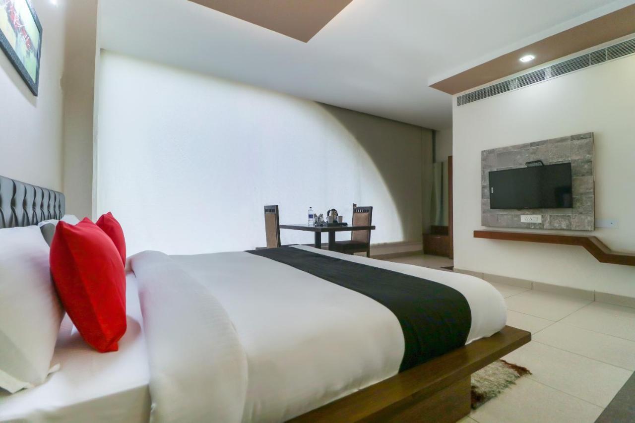 Townhouse 765 The Grace Hotell Patiāla Exteriör bild